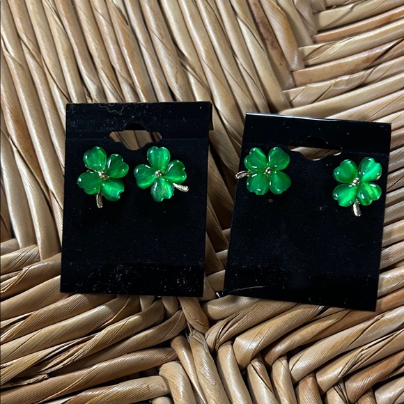 Jewelry - Green four leaf Clover stud Earrings